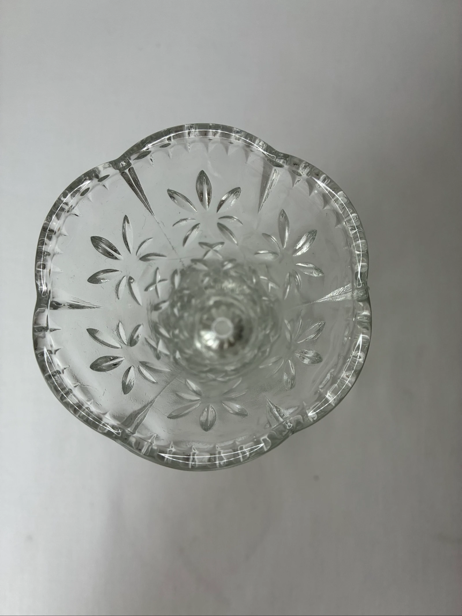 Elegante vaso de flores de vidro vintage com borda ondulada – photo 3
